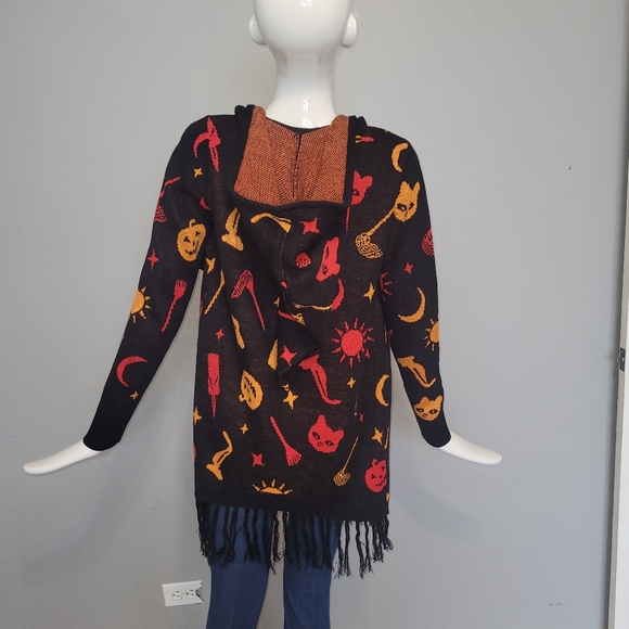 Disney Her Universe Hocus Pocus Dani Hooded Fringe Cardigan, VGUC, XS FITS BIG - Picture 6 of 10